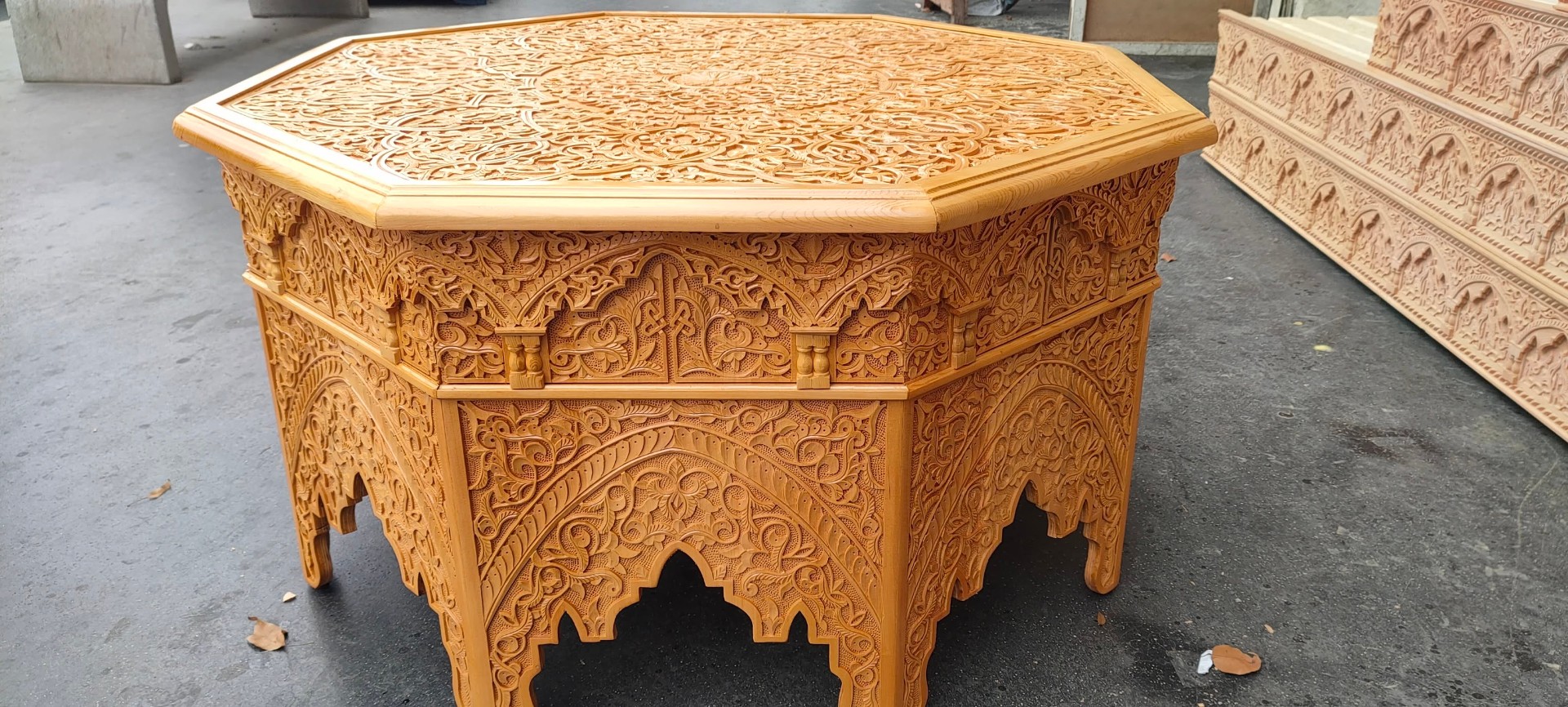 Table à manger artisanale en noyer